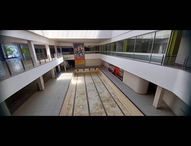 2,355M² RETAIL TO LET IN CRAIGHALL PARK
